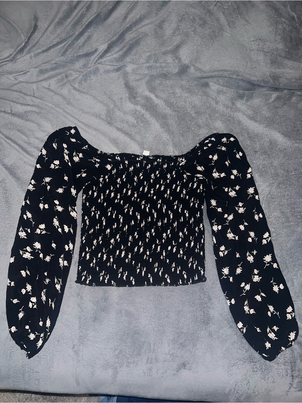 American Eagle Outfitters Black Floral Smocked Puff-Sleeve Crop Top